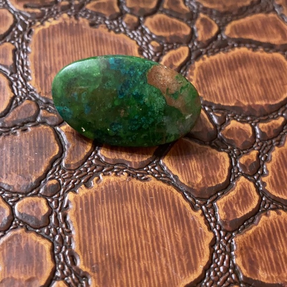 Vintage Polished CABOCHON Green & Brown MARBLED JASPER ? Raw Stone Pin / Brooch. - Picture 5 of 7